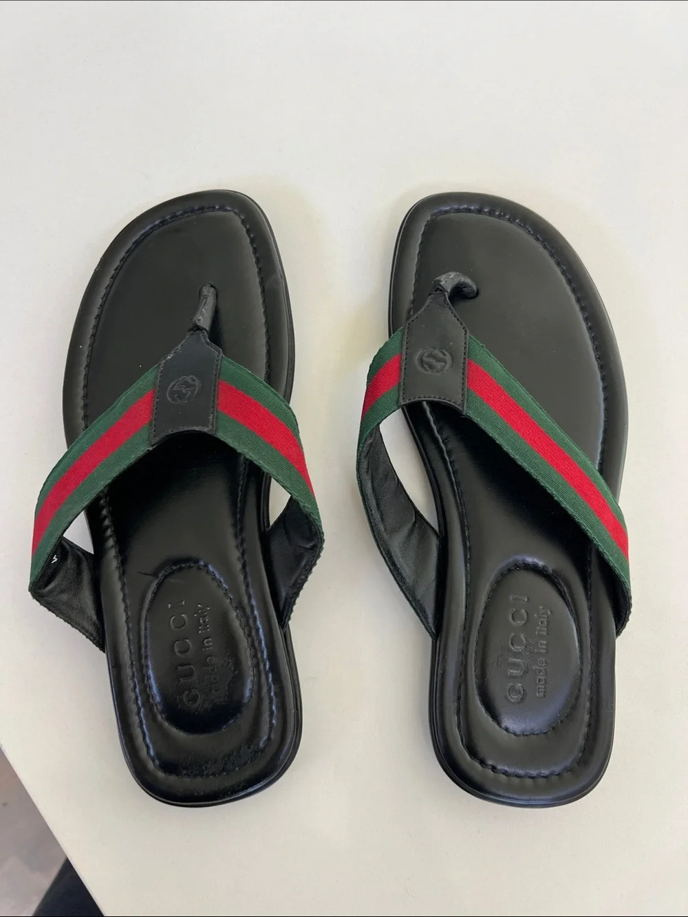 Gucci red and green striped web black leather sandals flip flops men’s 6